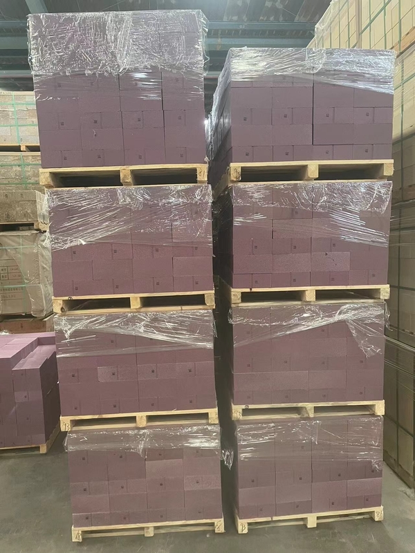 Briques réfractaires à haute teneur en aluminium avec une bonne résistance aux chocs thermiques et une densité totale de 3,3 à 3,8 g/cm3