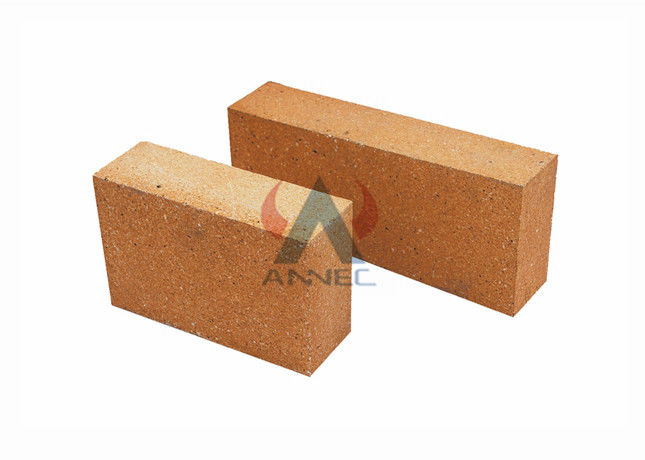 Couleur jaune résistante au feu 2.4g/Cm2 de SK34 Clay Refractory Brick 40MPA